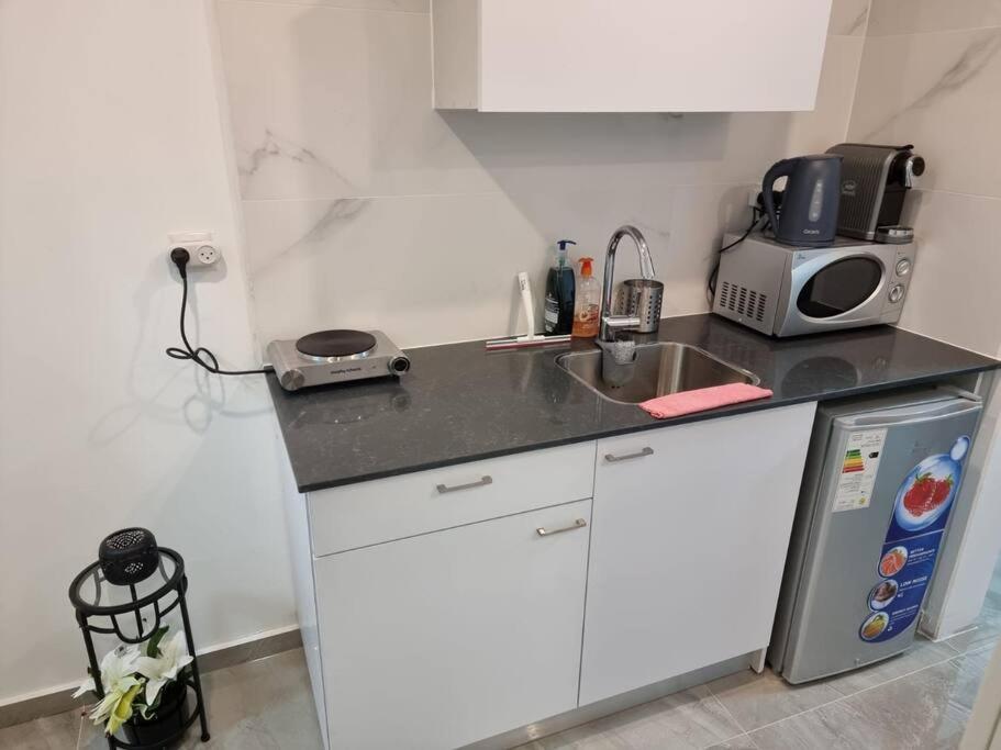 Apartamento דירת זוּגַג מפנקת עם מרפסת משגעת ונוף למפרץ. Eilat Exterior foto