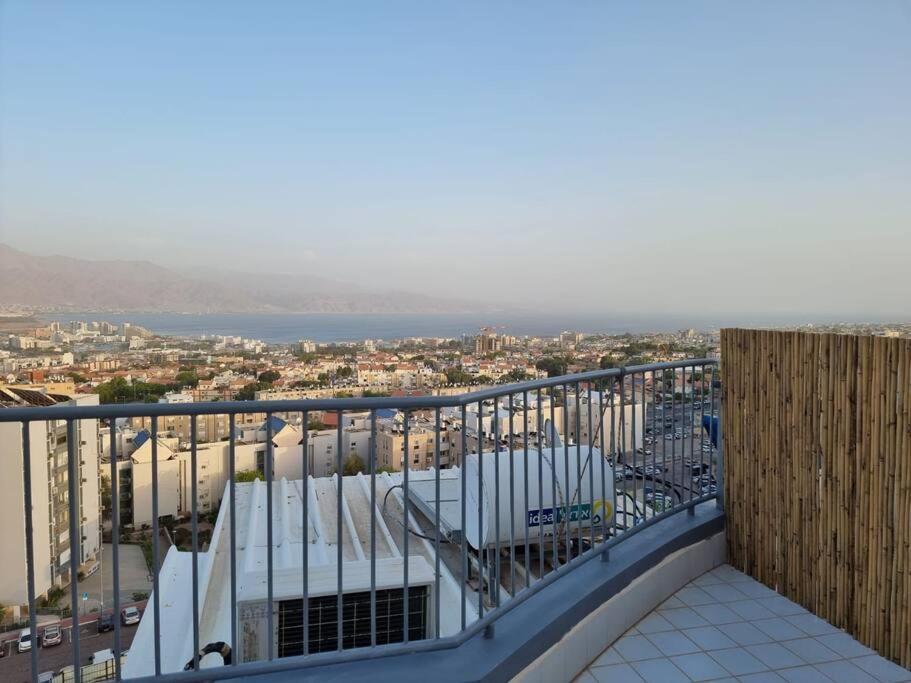 Apartamento דירת זוּגַג מפנקת עם מרפסת משגעת ונוף למפרץ. Eilat Exterior foto